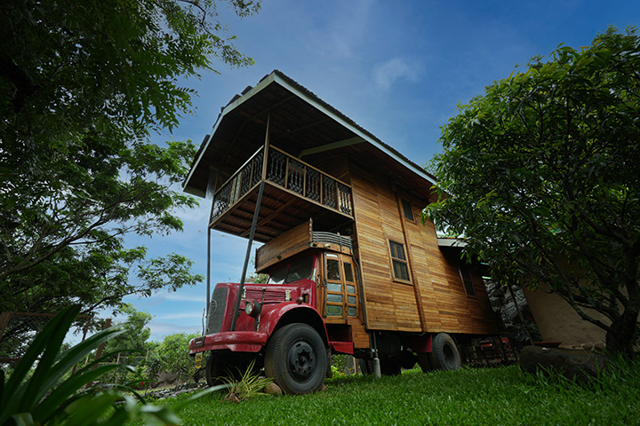 Vintage Truck House – Unique Stay Experience